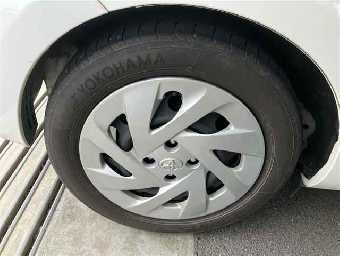 TOYOTA AQUA 2019 Image 9