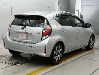 TOYOTA AQUA 2019 Image 2
