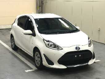 TOYOTA AQUA 2021 Image 2