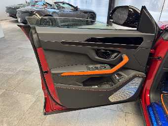 LAMBORGHINI URUS 2025 Image 12