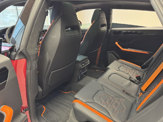 LAMBORGHINI URUS 2025 Image 19