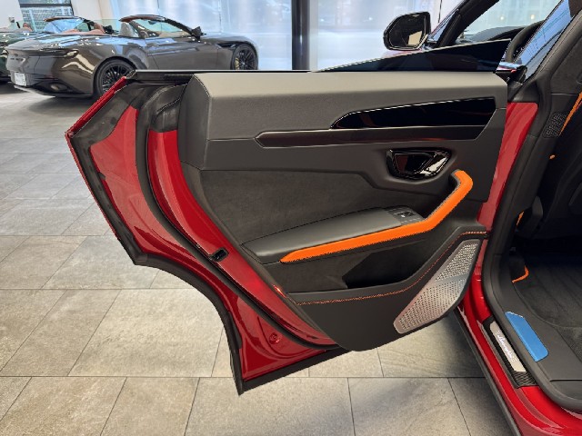 LAMBORGHINI URUS 2025 Image 22