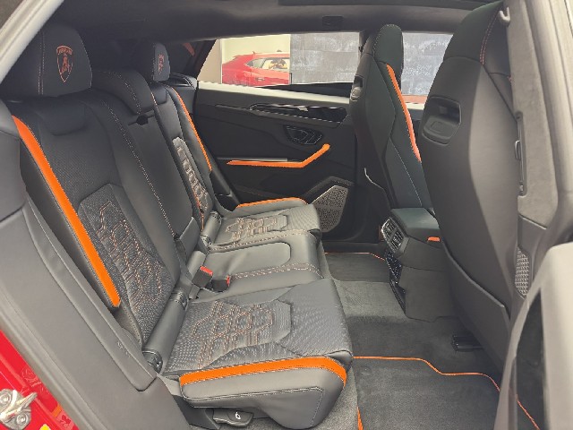 LAMBORGHINI URUS 2025 Image 24