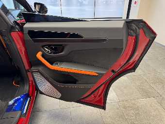 LAMBORGHINI URUS 2025 Image 21