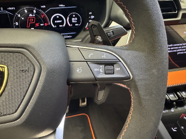 LAMBORGHINI URUS 2025 Image 49