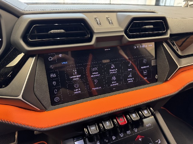 LAMBORGHINI URUS 2025 Image 51