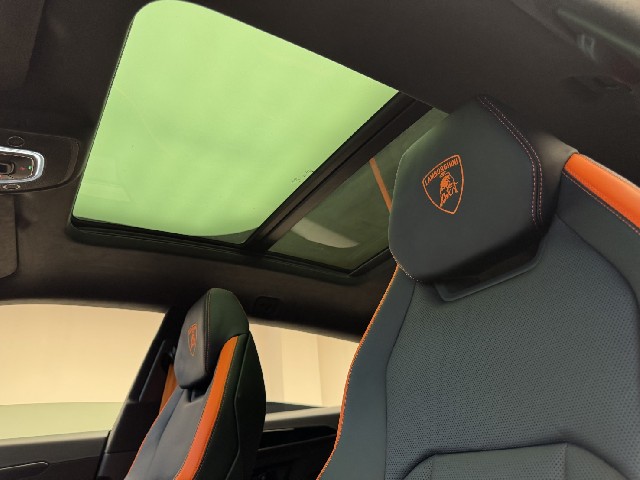 LAMBORGHINI URUS 2025 Image 56