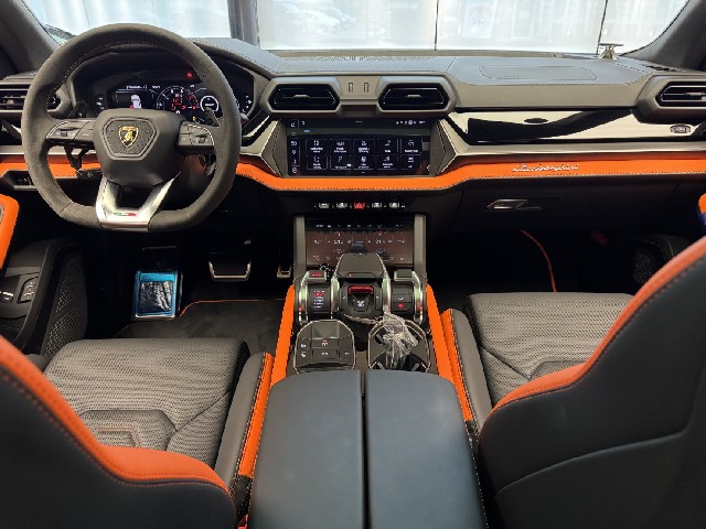 LAMBORGHINI URUS 2025 Image 57