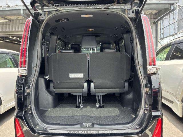 TOYOTA NOAH 2019 Image 12