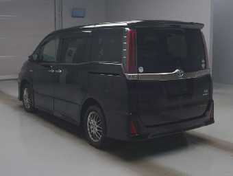 TOYOTA NOAH 2019 Image 4