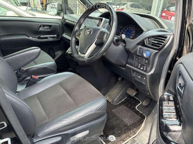 TOYOTA NOAH 2019 Image 5