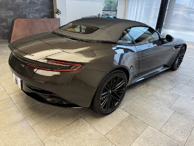 ASTON MARTIN DB12 2025 Image 19