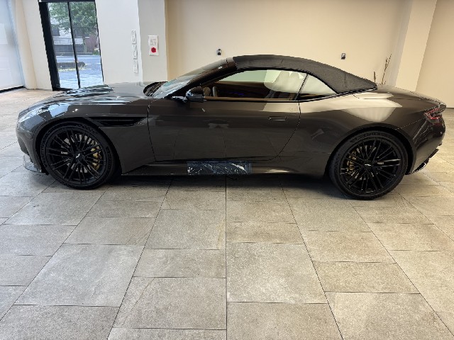 ASTON MARTIN DB12 2025 Image 22