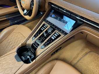 ASTON MARTIN DB12 2025 Image 26