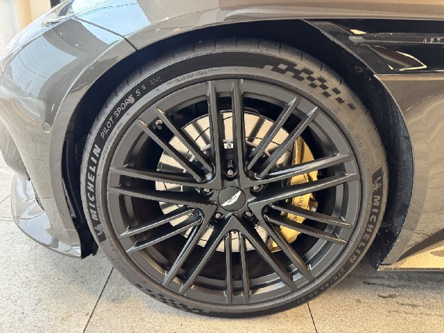 ASTON MARTIN DB12 2025 Image 43