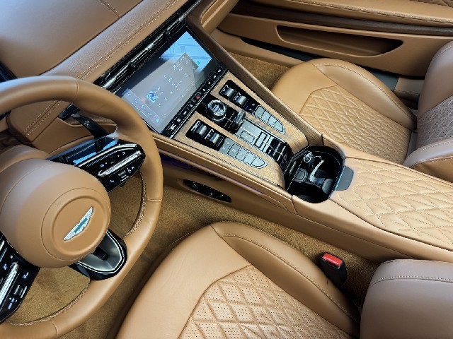 ASTON MARTIN DB12 2025 Image 47