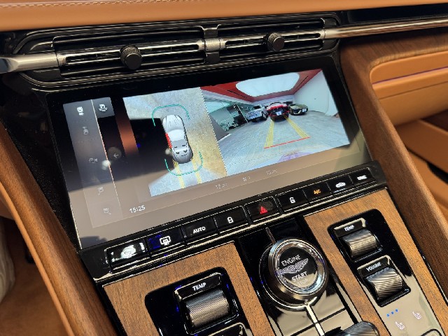ASTON MARTIN DB12 2025 Image 58