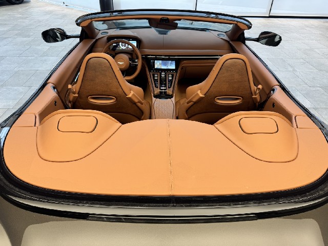 ASTON MARTIN DB12 2025 Image 63
