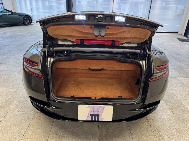 ASTON MARTIN DB12 2025 Image 64