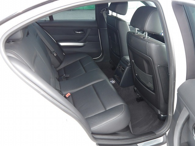 BMW 3 SERIES 2011 Image 19