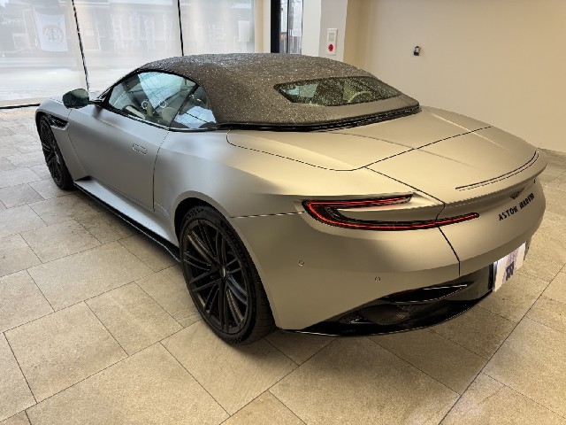 ASTON MARTIN DB12 2024 Image 21