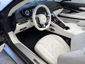 ASTON MARTIN DB12 2024 Image 17