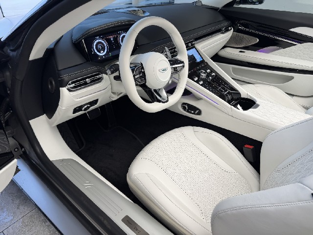 ASTON MARTIN DB12 2024 Image 24