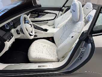 ASTON MARTIN DB12 2024 Image 18