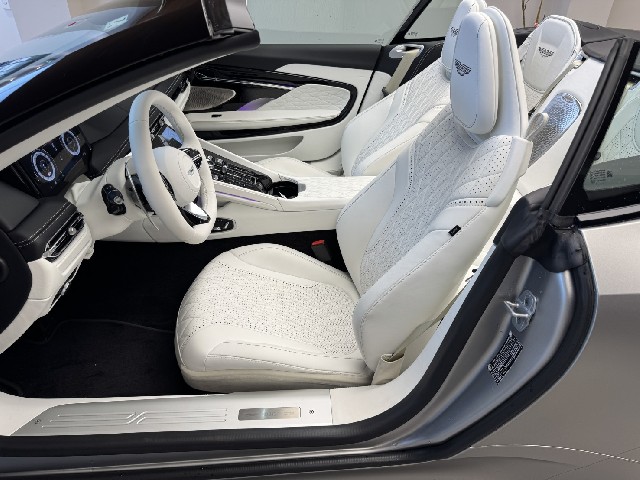 ASTON MARTIN DB12 2024 Image 25