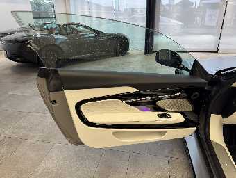 ASTON MARTIN DB12 2024 Image 20