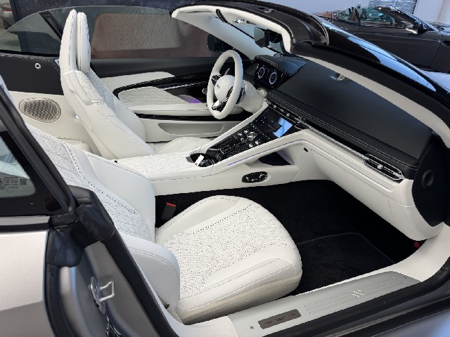 ASTON MARTIN DB12 2024 Image 28
