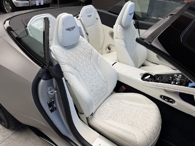 ASTON MARTIN DB12 2024 Image 30