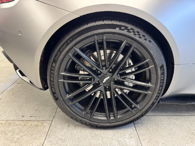 ASTON MARTIN DB12 2024 Image 43