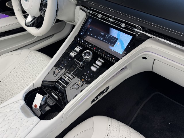 ASTON MARTIN DB12 2024 Image 45