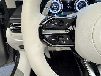 ASTON MARTIN DB12 2024 Image 40