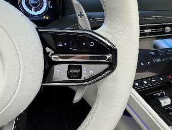 ASTON MARTIN DB12 2024 Image 41