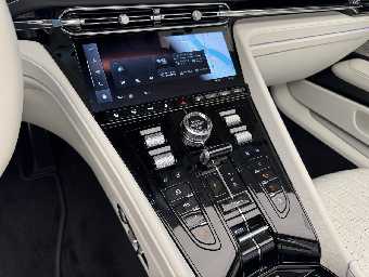 ASTON MARTIN DB12 2024 Image 43