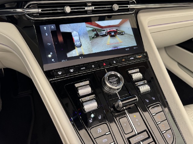 ASTON MARTIN DB12 2024 Image 52