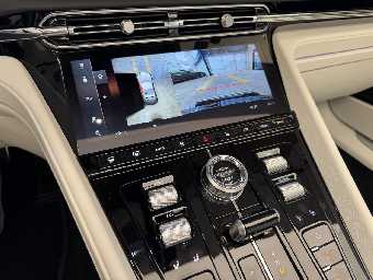 ASTON MARTIN DB12 2024 Image 45