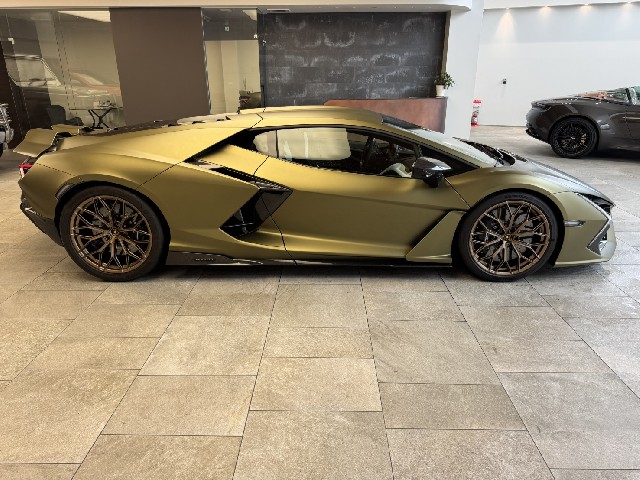 LAMBORGHINI REVUELTO 2024 Image 19