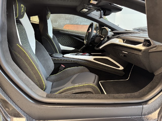 LAMBORGHINI REVUELTO 2024 Image 29