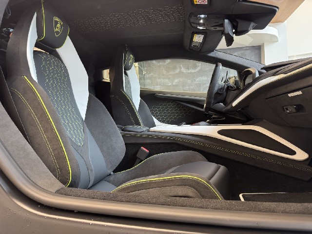 LAMBORGHINI REVUELTO 2024 Image 30