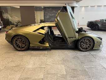 LAMBORGHINI REVUELTO 2024 Image 4