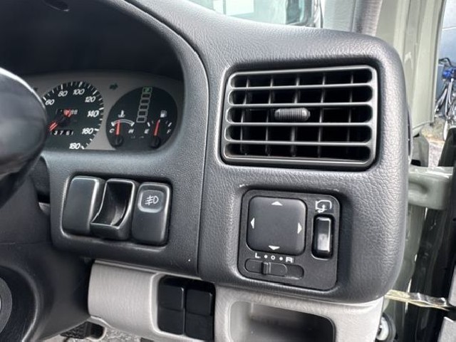 MAZDA BONGO FRIENDEE 2000 Image 40
