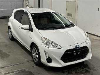 TOYOTA AQUA 2015 Image 2