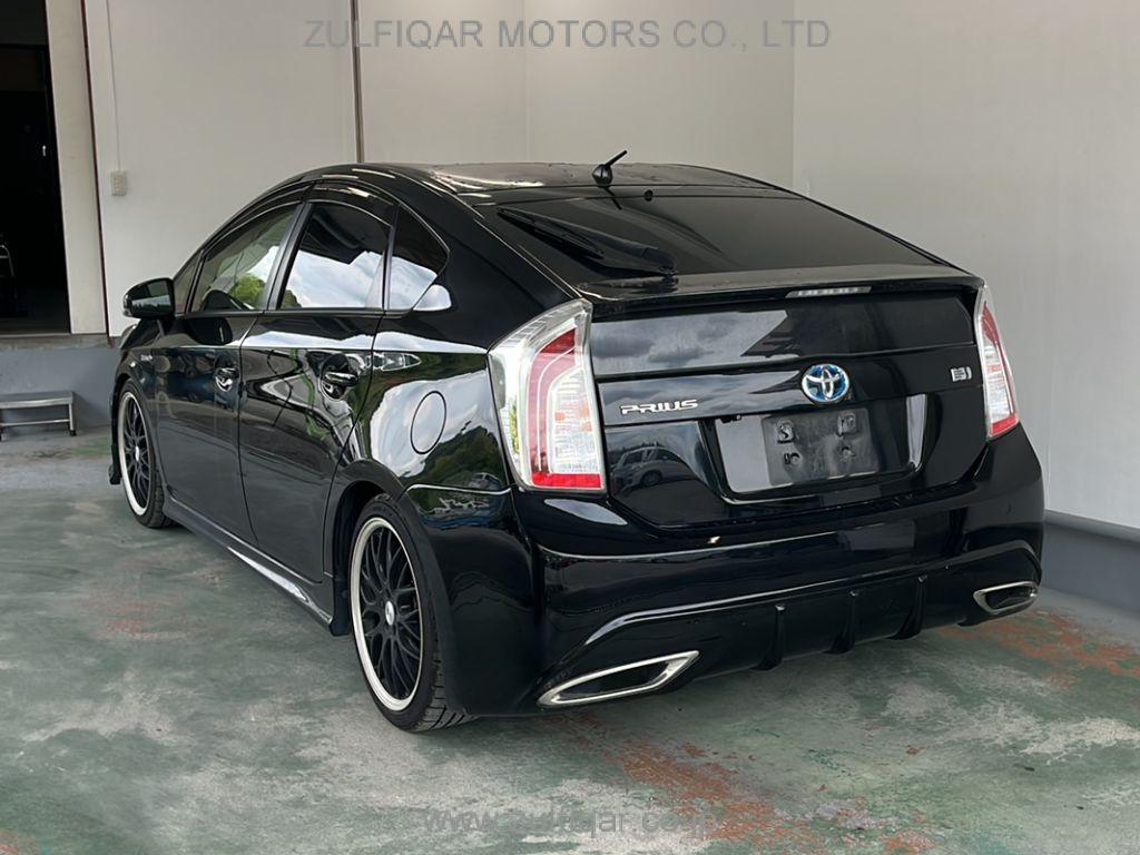 TOYOTA PRIUS 2014 Image 2