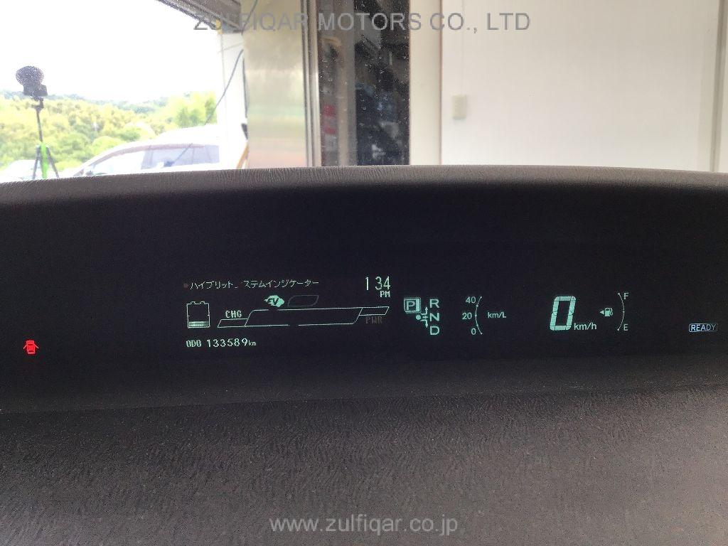 TOYOTA PRIUS 2014 Image 8