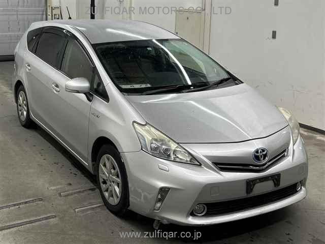 TOYOTA PRIUS ALPHA 2013 Image 2