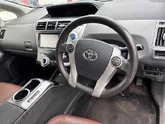 TOYOTA PRIUS ALPHA 2013 Image 4