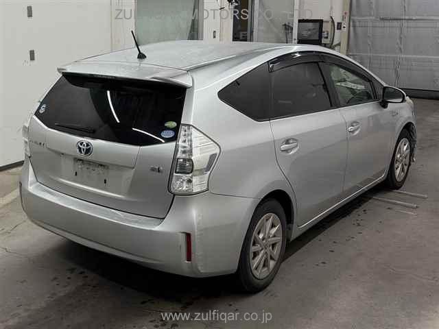 TOYOTA PRIUS ALPHA 2013 Image 5